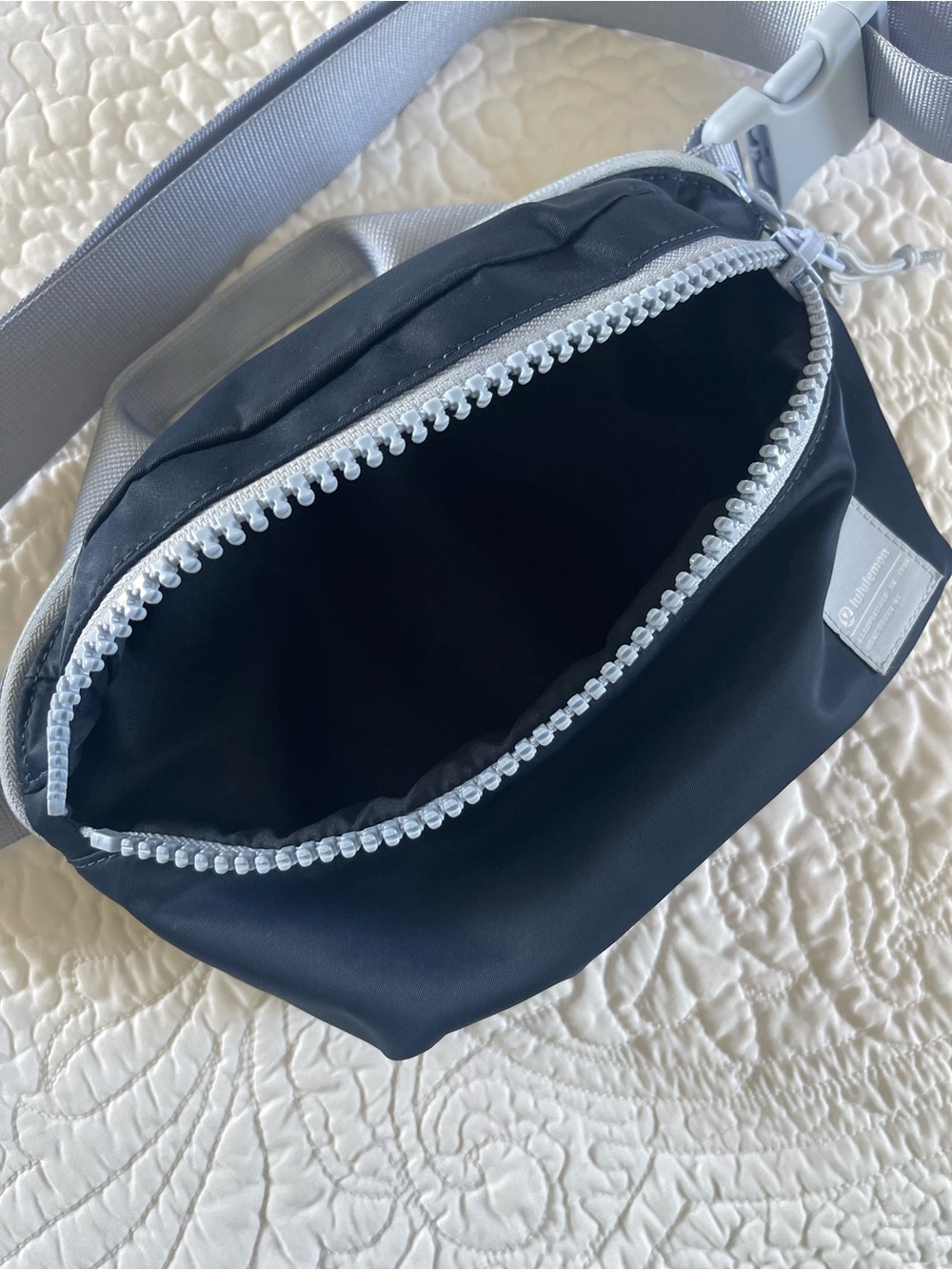 Lululemon All Day Essentials 2.5L Belt Bag/Crossbody Bag/Fanny Pack in Navy Blue - Picture 11 of 15